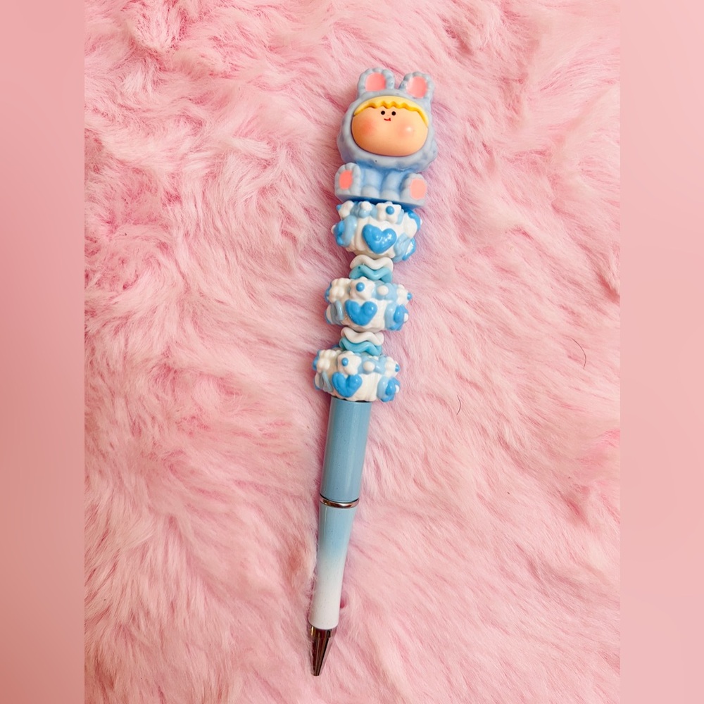 Blue beaded pen with Amalis figure.